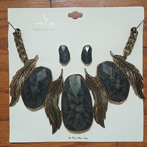 Necklace and earrings set - Picture 6 of 8